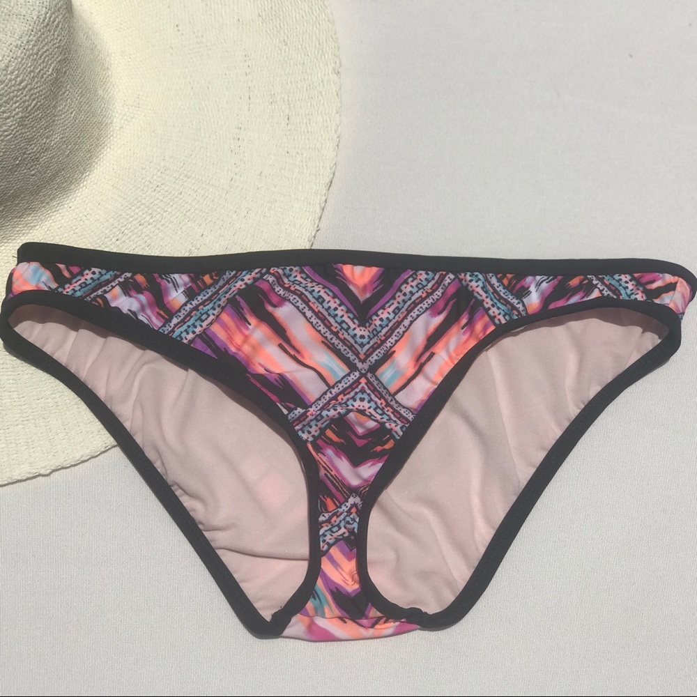 3/$15 🔥Gianni Bini Flame Out Print Bikini Bottoms